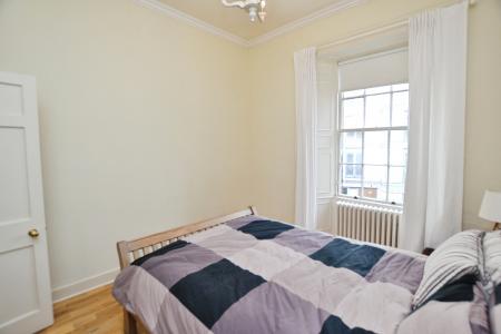 2 bedroom Flat to let in Cumberland Street, New Town, Edinburgh, EH3