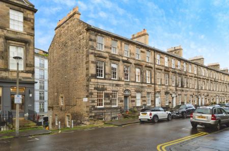 2 bedroom Flat to let in Cumberland Street, New Town, Edinburgh, EH3