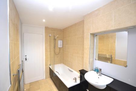 3 bedroom Flat to let in Northfield Farm Avenue, Edinburgh, EH8