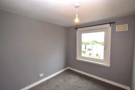 3 bedroom Flat to let in Northfield Farm Avenue, Edinburgh, EH8