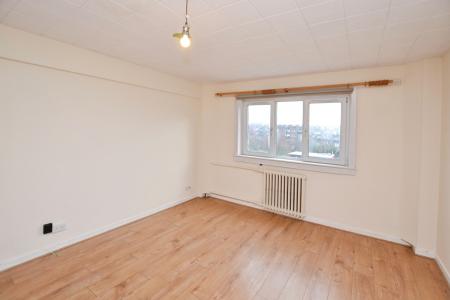 3 bedroom Flat to let in Westfield Court, Edinburgh, EH11