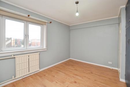 3 bedroom Flat to let in Westfield Court, Edinburgh, EH11