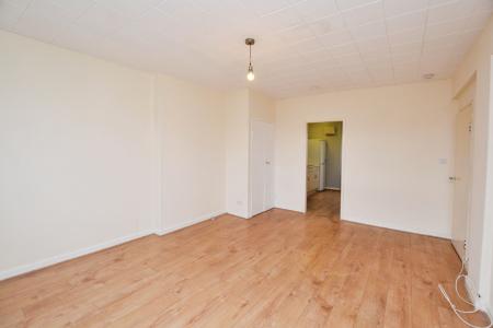 3 bedroom Flat to let in Westfield Court, Edinburgh, EH11