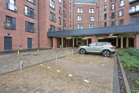 2 bedroom Flat for sale in 9/11, Victoria Quay, Leith, EH6 6EZ