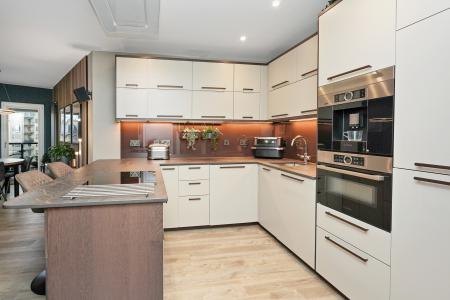 2 bedroom Flat for sale in 9/11, Victoria Quay, Leith, EH6 6EZ