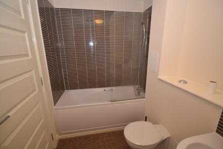 3 bedroom Flat to let in Colonsay View, Granton, Edinburgh, EH5