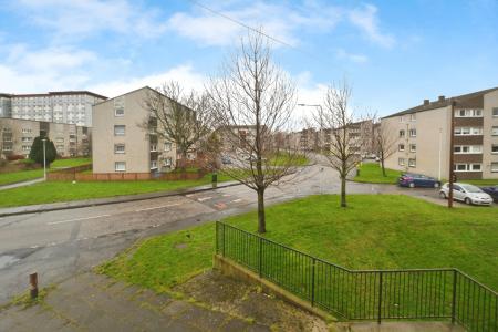 2 bedroom Flat to let in Calder Grove, Sighthill, Edinburgh, EH11