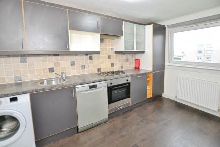 2 bedroom Flat to let in Calder Grove, Sighthill, Edinburgh, EH11