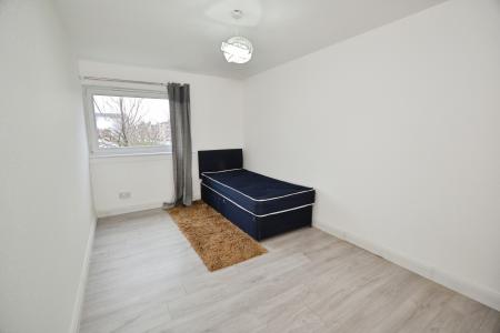 2 bedroom Flat to let in Calder Grove, Sighthill, Edinburgh, EH11
