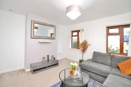 3 bedroom Flat to let in Woodburn Avenue, Dalkeith, EH22