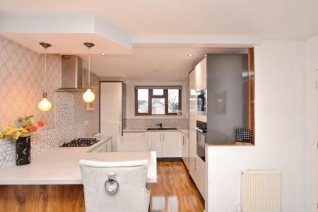 3 bedroom Flat to let in Woodburn Avenue, Dalkeith, EH22