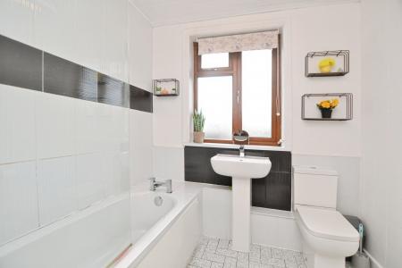 3 bedroom Flat to let in Woodburn Avenue, Dalkeith, EH22