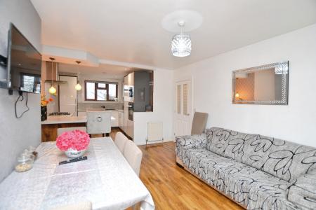 3 bedroom Flat to let in Woodburn Avenue, Dalkeith, EH22