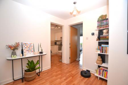 2 bedroom Flat to let in Albion Gardens, Leith, Edinburgh, EH7