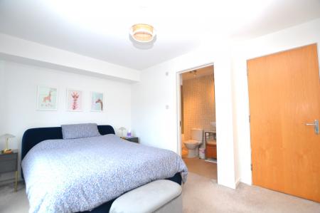 2 bedroom Flat to let in Albion Gardens, Leith, Edinburgh, EH7