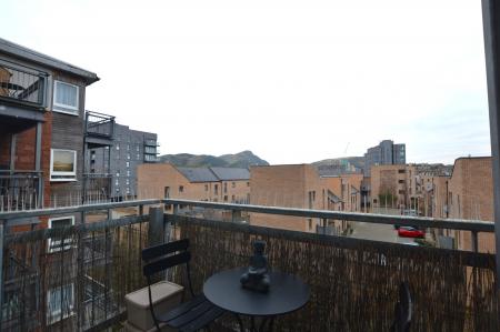 2 bedroom Flat to let in Albion Gardens, Leith, Edinburgh, EH7