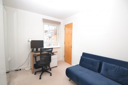 2 bedroom Flat to let in Albion Gardens, Leith, Edinburgh, EH7
