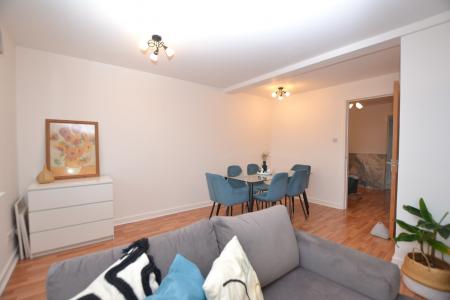 2 bedroom Flat to let in Albion Gardens, Leith, Edinburgh, EH7