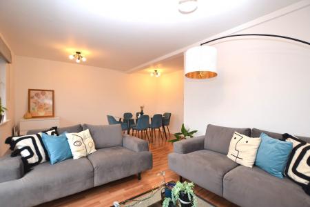 2 bedroom Flat to let in Albion Gardens, Leith, Edinburgh, EH7