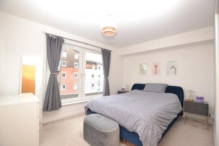 2 bedroom Flat to let in Albion Gardens, Leith, Edinburgh, EH7