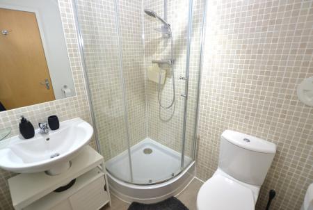 2 bedroom Flat to let in Albion Gardens, Leith, Edinburgh, EH7