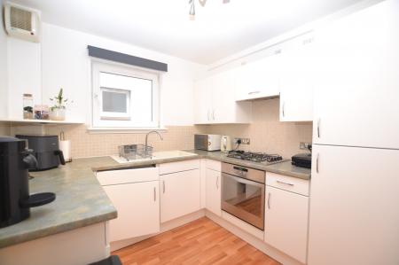 2 bedroom Flat to let in Albion Gardens, Leith, Edinburgh, EH7
