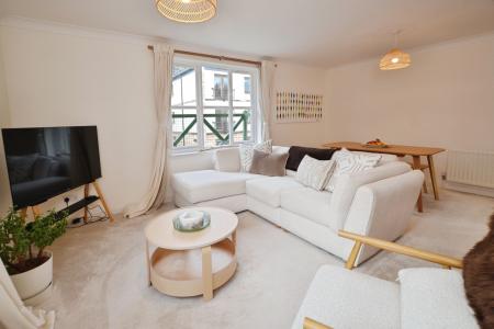 3 bedroom Flat to let in Silvermills, Stockbridge, Edinburgh, EH3