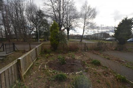 3 bedroom Semi-detached house to let in Broomhouse Road, South Gyle, Edinburgh, EH12