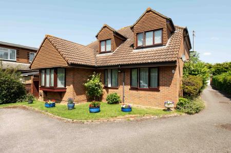 2 bedroom Maisonette for sale in Chessington Road, West Ewell, Epsom, KT19