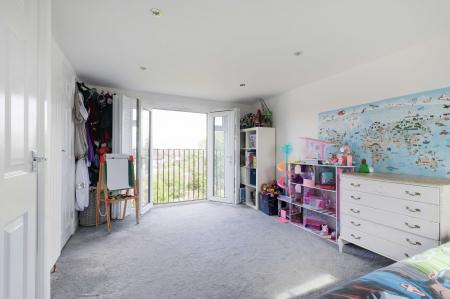 4 bedroom Semi-detached house for sale in Chessington Road, West Ewell, Epsom, KT19