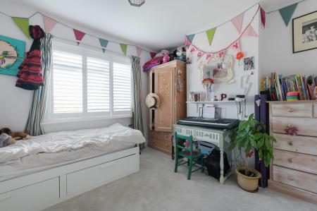 4 bedroom Semi-detached house for sale in Chessington Road, West Ewell, Epsom, KT19