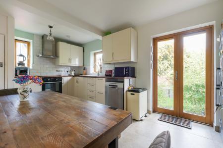 4 bedroom Semi-detached house for sale in Chessington Road, West Ewell, Epsom, KT19