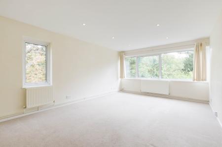 2 bedroom Flat for sale in Chessington Road, Ewell, Epsom, KT17