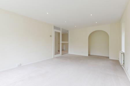 2 bedroom Flat for sale in Chessington Road, Ewell, Epsom, KT17