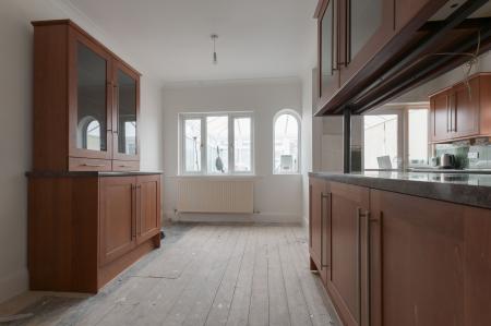 3 bedroom Detached house for sale in Chesterfield Road, Ewell, Epsom, KT19