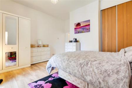 1 bedroom Flat for sale in Epsom Road, Epsom, KT17