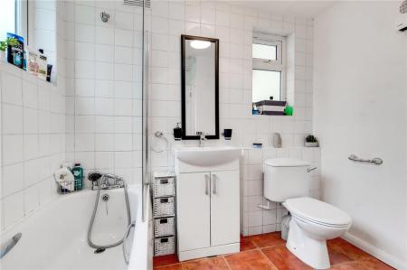 1 bedroom Flat for sale in Epsom Road, Epsom, KT17