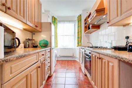 1 bedroom Flat for sale in Epsom Road, Epsom, KT17