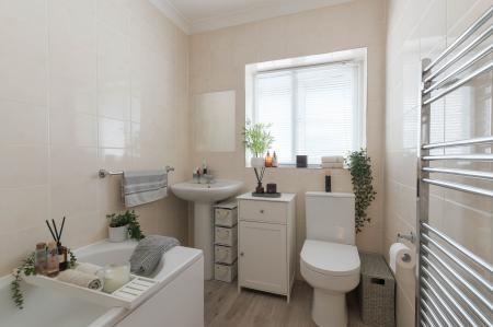 2 bedroom Maisonette for sale in Ewell By Pass, Ewell, Epsom, KT17