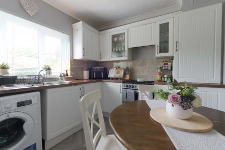 2 bedroom Maisonette for sale in Ewell By Pass, Ewell, Epsom, KT17