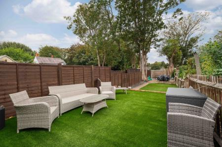 2 bedroom Maisonette for sale in Ewell By Pass, Ewell, Epsom, KT17