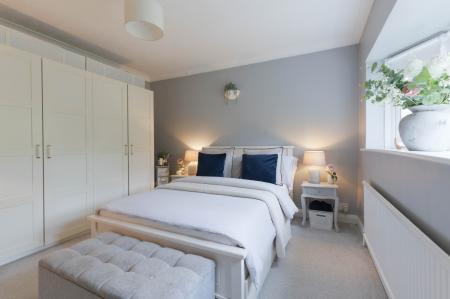 2 bedroom Maisonette for sale in Ewell By Pass, Ewell, Epsom, KT17