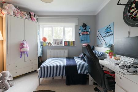 2 bedroom Maisonette for sale in Ewell By Pass, Ewell, Epsom, KT17