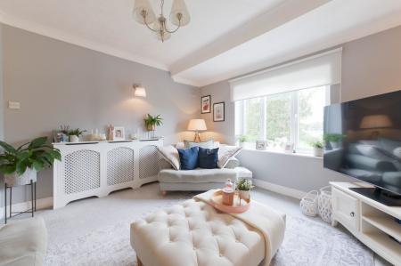 2 bedroom Maisonette for sale in Ewell By Pass, Ewell, Epsom, KT17