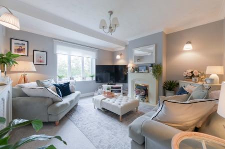 2 bedroom Maisonette for sale in Ewell By Pass, Ewell, Epsom, KT17