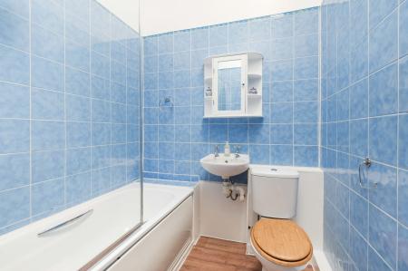 2 bedroom Terraced House for sale in Gainsborough Road, Epsom, KT19