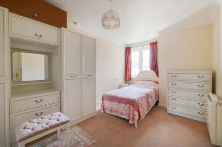 1 bedroom Retirement property for sale in Kingston Road, Ewell, Epsom, KT19