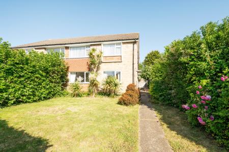 2 bedroom Maisonette for sale in Larkspur Way, West Ewell, Epsom, KT19