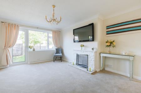 2 bedroom Maisonette for sale in Larkspur Way, West Ewell, Epsom, KT19