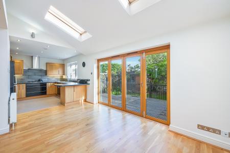 3 bedroom Terraced House for sale in Maltby Road, Chessington, KT9